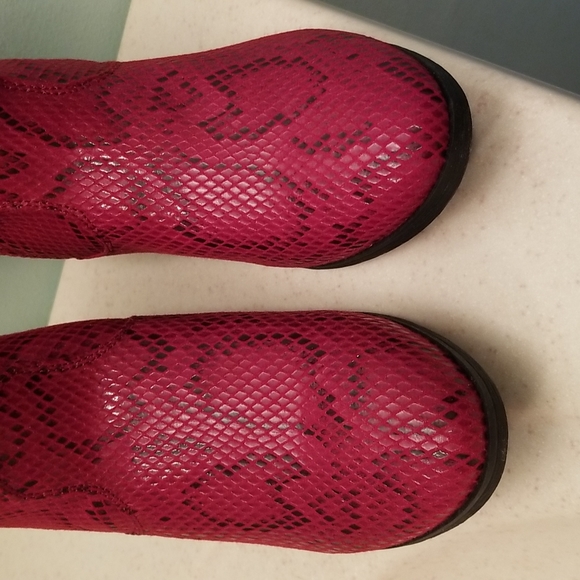 True Craft Women's Red Text Fabric TC-Winnie boots. Brand new. Never worn. - Picture 3 of 9